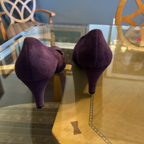 Beautiful suede Peter Kaiser German made suede and leather kitten heels. - Picture 2 of 5